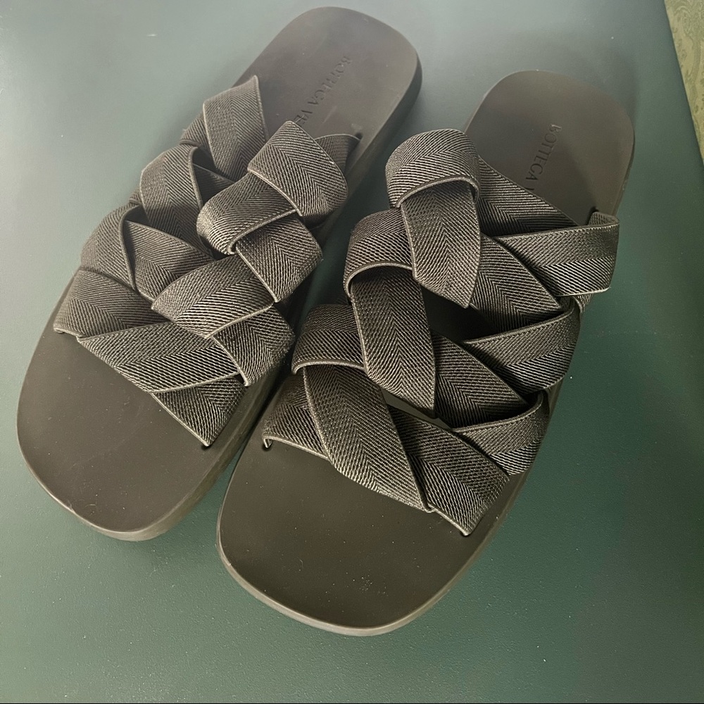 Bottega Veneta - Dark Green Plat Sandals